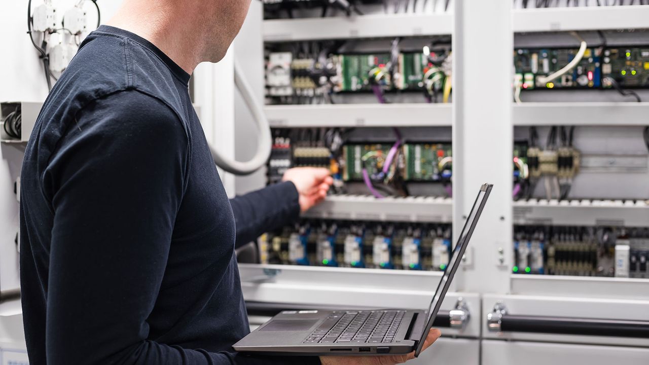 How to Select the Best Tablet for the Yacht's Engine Room